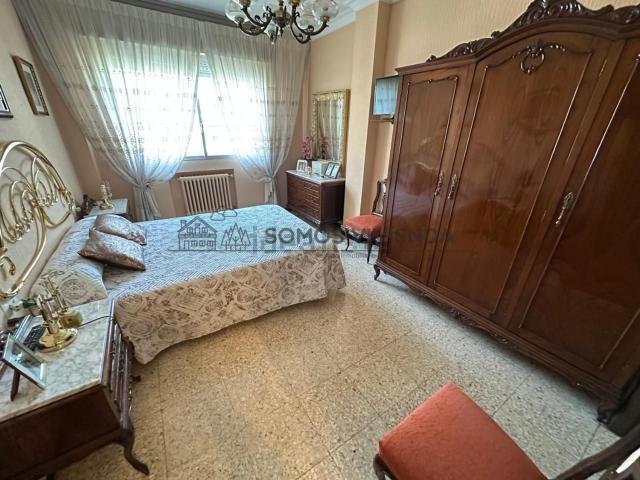 Piso en venta en O Vinteún, Ourense