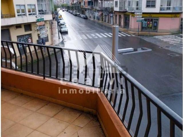 Piso en venta en O Vinteún, Ourense