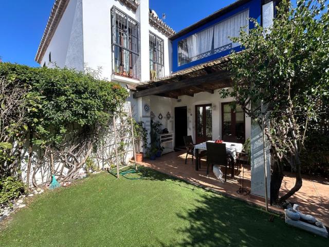 Piso en venta en El Pilar, Costa del Sol Occidental