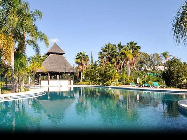 Dúplex en venta en Balcon de Benavista, Estepona
