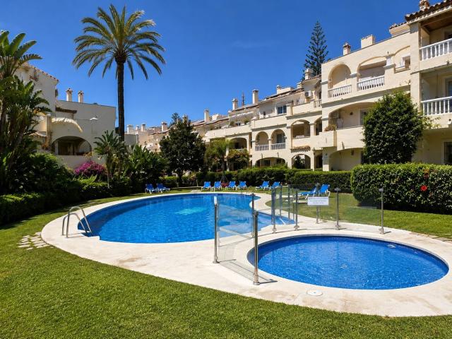 Piso en venta en El Pilar, Costa del Sol Occidental