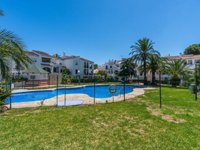 Piso en venta en El Pilar, Costa del Sol Occidental