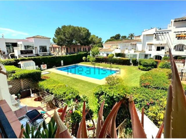 Piso en venta en El Pilar, Costa del Sol Occidental