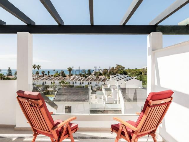 Dúplex en venta en Estebuna, Estepona
