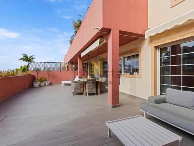 Piso en venta en Playas del Duque, Adeje