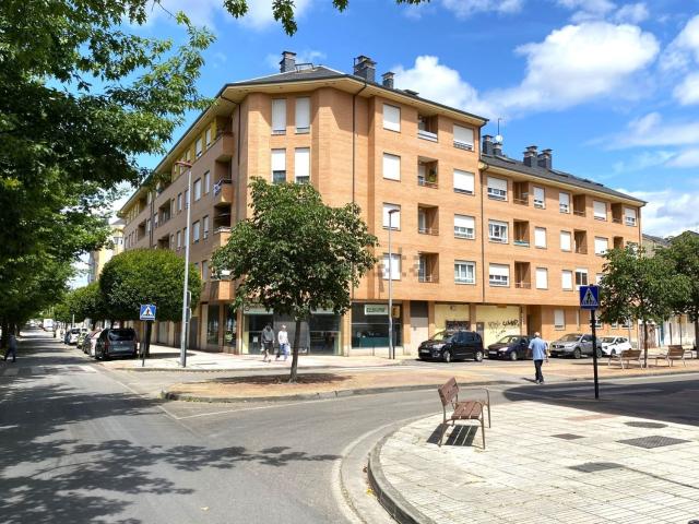 Piso en venta en Ponferrada, La Martina