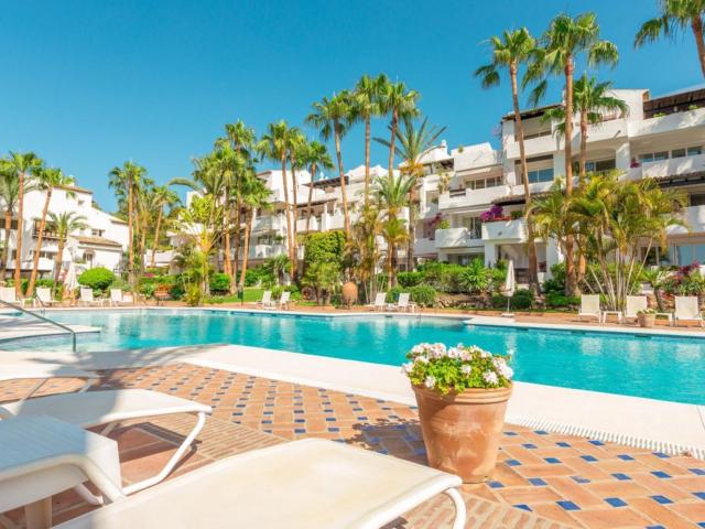 Dúplex en alquiler en El Vicario, Costa del Sol Occidental