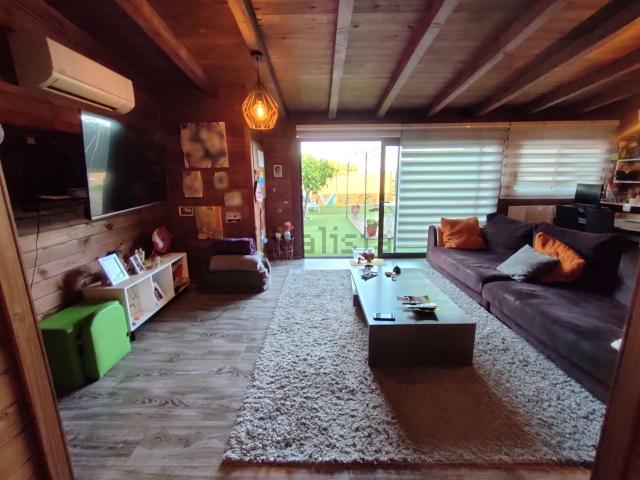 Piso en venta en Riudellots De La Selva