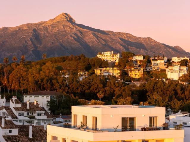 Ático en venta en Nueva Andalucía, Costa del Sol Occidental