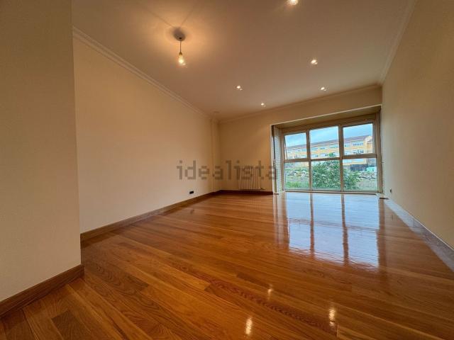 Piso en alquiler en Santiago De Compostela, Cornes