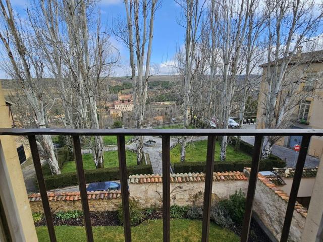 Piso en venta en Segovia, Las Canongías