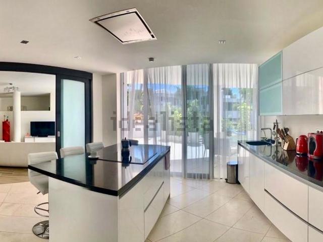 Ático en alquiler en Nagüeles, Marbella