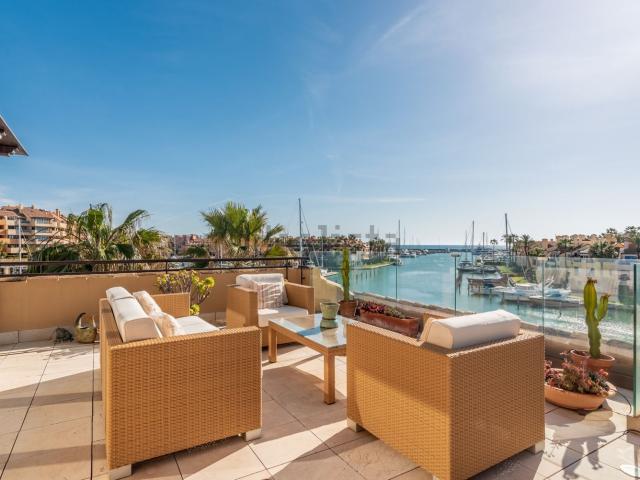 Piso en venta en San Roque, Puerto Sotogrande