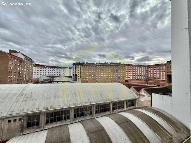 Piso en venta en El Palais, Oviedo