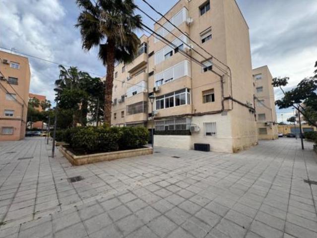 Piso en venta en 500 Viviendas, Almería