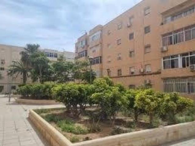 Piso en venta en 500 Viviendas, Almería