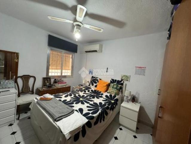 Piso en venta en 500 Viviendas, Almería