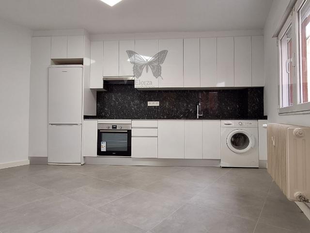 Piso en venta en Cuyences, Oviedo