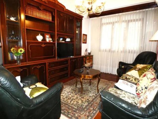 Piso en venta en Barakaldo, Larrea