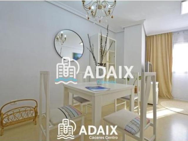 Piso en venta en Reyes Huertas, Cáceres