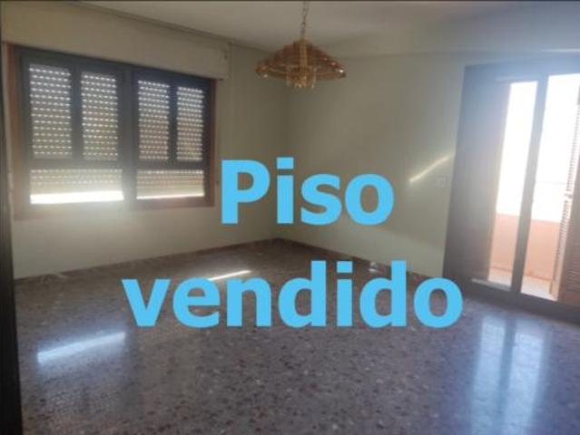 Piso en venta en Caudete, Albacete
