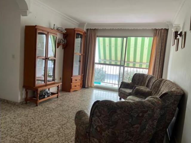 Piso en venta en Barriada Islas Canarias, Estepona