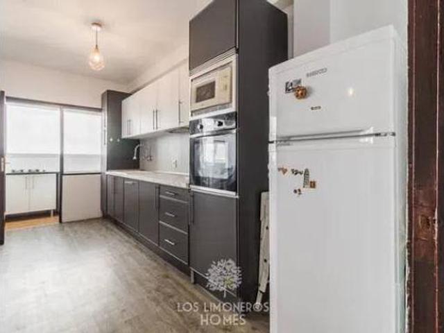 Piso en venta en Barriada Islas Canarias, Estepona