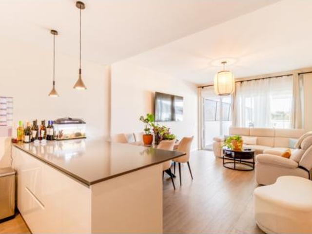 Piso en venta en Barriada Islas Canarias, Costa del Sol Occidental