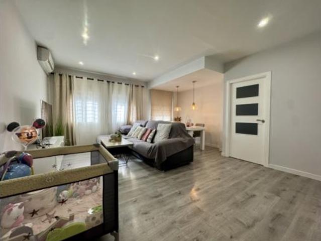 Piso en venta en La Algaba, Andalucía