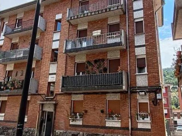 Piso en venta en El Corraón, Lena