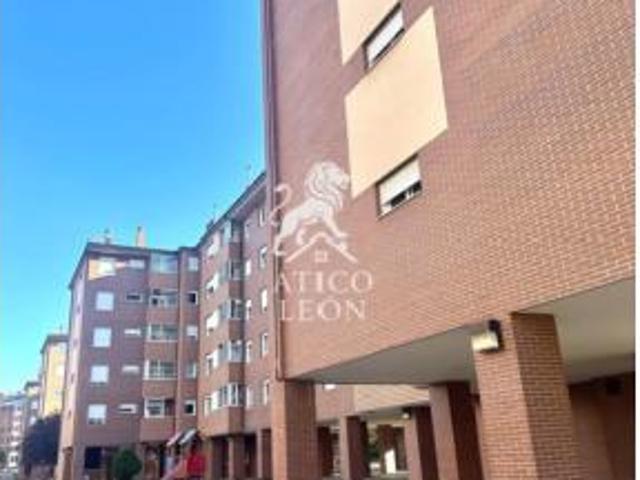 Piso en venta en El Soto, León