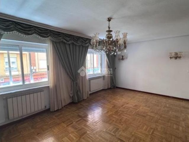 Piso en venta en San Lorenzo - La Palomera - San Mamés, León