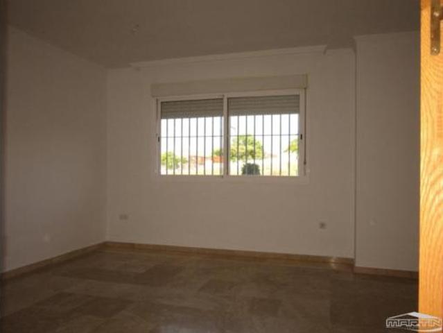 Piso en venta en Zona 1 (el Valle y Dehesa de la Villa), Lucena