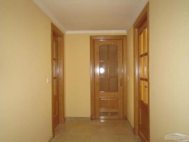 Piso en venta en Zona 1 (el Valle y Dehesa de la Villa), Lucena