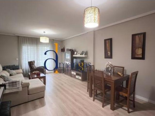Piso en venta en Zona 1 (el Valle y Dehesa de la Villa), Lucena
