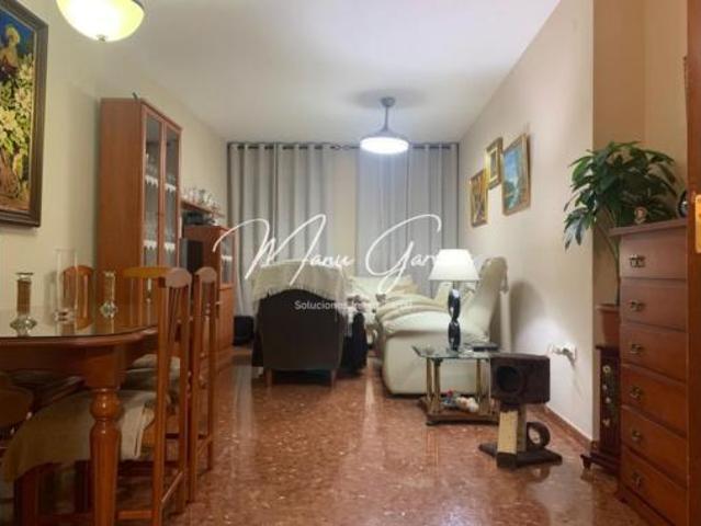 Piso en venta en Zona 1 (el Valle y Dehesa de la Villa), Lucena