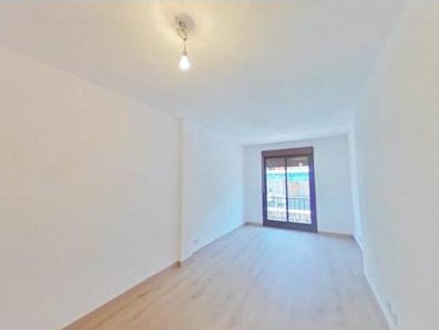Piso en venta en Cármenes, Madrid