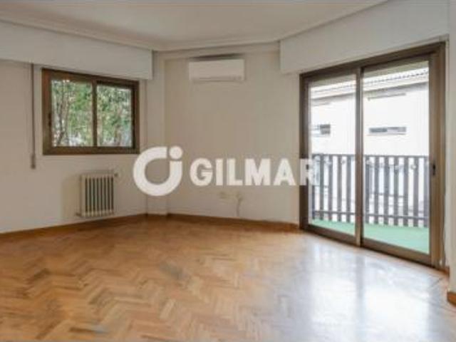 Piso en venta en Concepción, Madrid