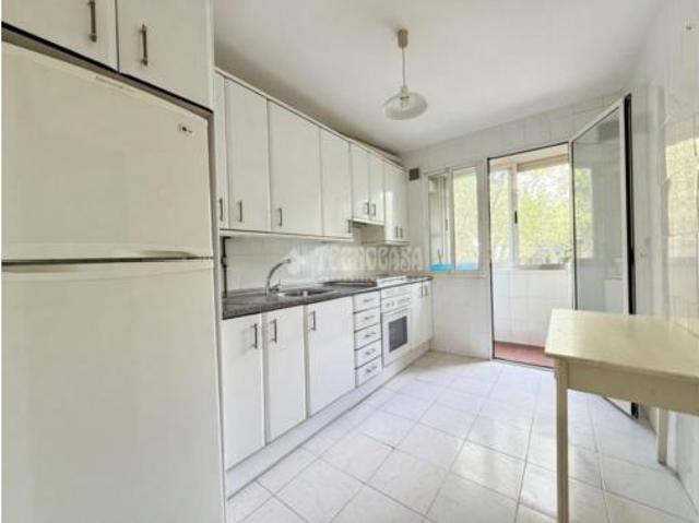 Piso en venta en San Juan Bautista, Madrid