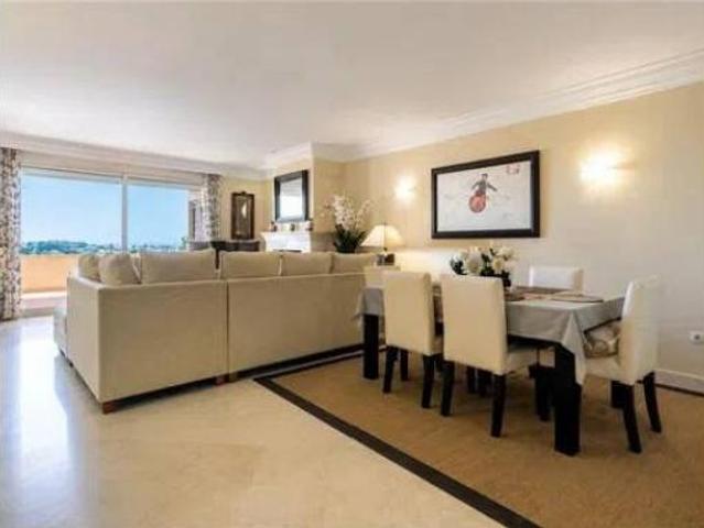 Piso en venta en Nueva Andalucía, Marbella