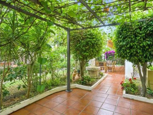 Piso en venta en La Hacienda de Nagueles I, Marbella