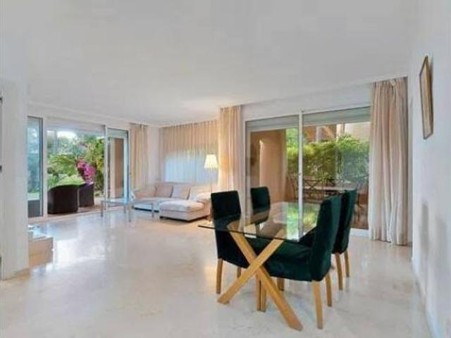 Piso en venta en La Carolina, Costa del Sol Occidental