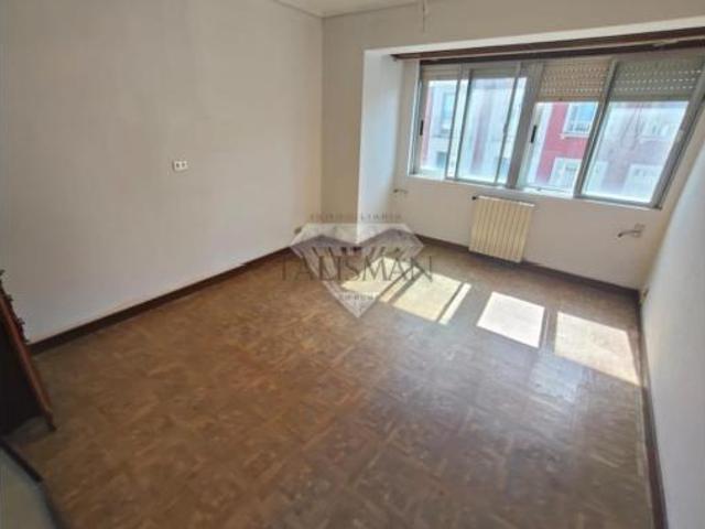 Piso en venta en Santa María de Neda, Ferrol
