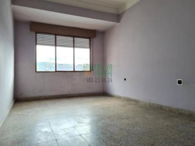 Piso en venta en Ourense, O Vinteún