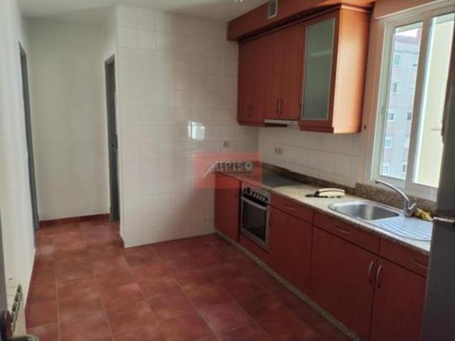 Piso en venta en As Lagoas, Ourense