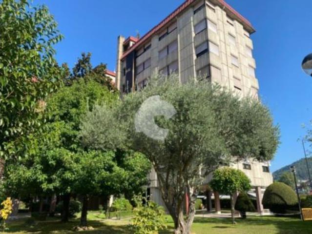 Piso en venta en As Lagoas, Ourense