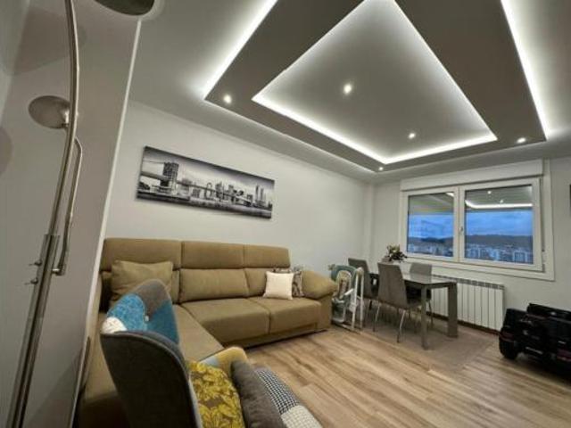 Piso en venta en As Lagoas, Ourense