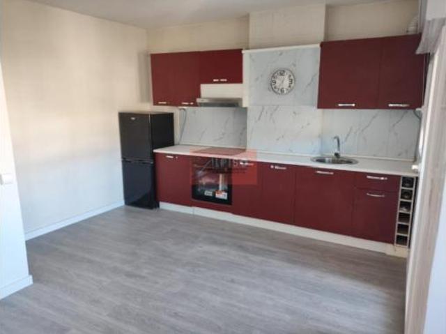 Piso en venta en O Vinteún, Ourense