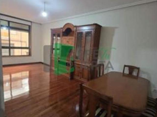 Piso en venta en O Vinteún, Ourense