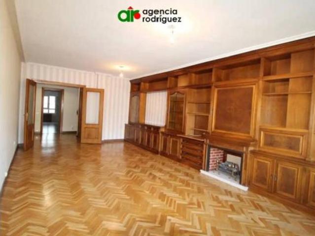 Piso en venta en Llamaquique, Oviedo